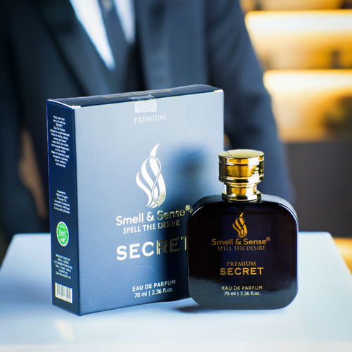 "Fresh notes of bergamot, rosemary, and lemon verbena in Secret perfume.